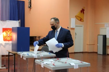 Проголосовал на выборах глава избиркома Мурманской области