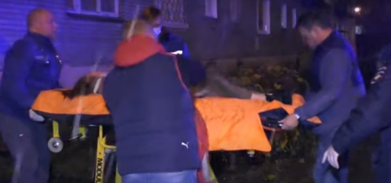 Выпала из окна девочка-подросток в Апатитах