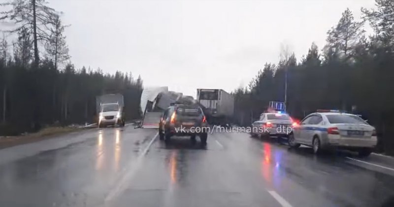 Три фуры столкнулись возле Апатитов