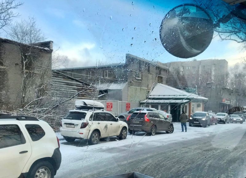 Мурманчане простаивают часы в очереди на шиномонтаж