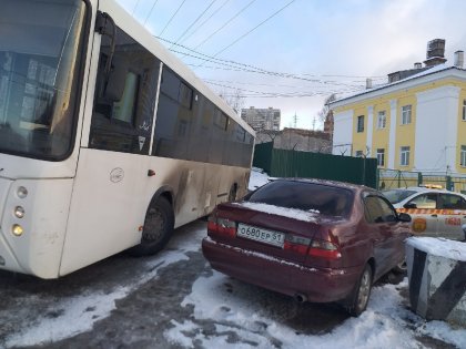 Трактор, автобус, маршрутка, такси - череда ДТП на улицах Мурманска за утро