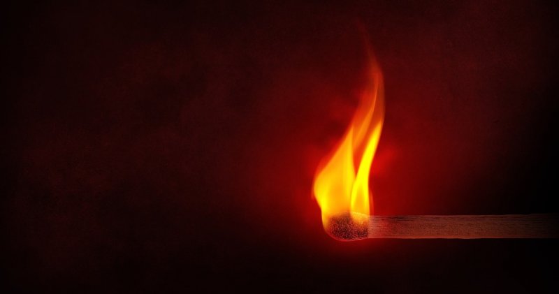 Из мести клиент организовал поджог машины хозяина автосервиса в Мурманска