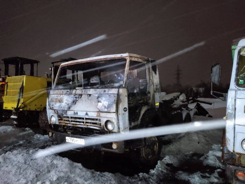 Грузовая техника горела ночью в Мурмашах