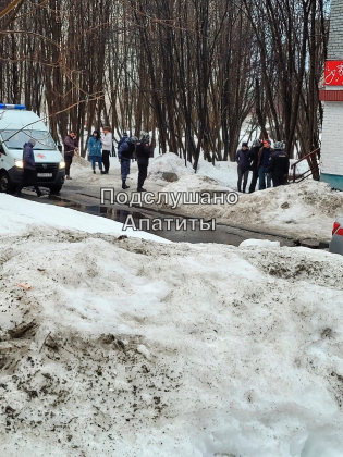 Мужчину ударили ножом в шею в Апатитах