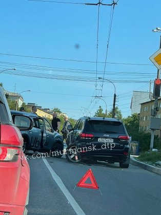 Таксист был пьян: в ГИБДД прокомментировали аварию в Мурманске