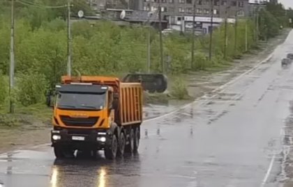 Водитель-лихач перевернулся на иномарке в Мончегорске