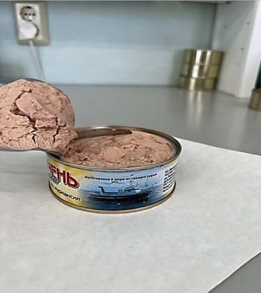 На качество и свежесть проверили консервы из печени трески в Мурманске