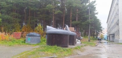 Навести чистоту на мусорных площадках тоебуют жилищников Полярных Зорь