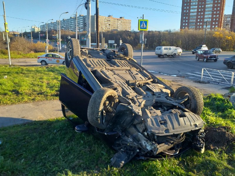 Перевернулась машина на выезде из Мурманска