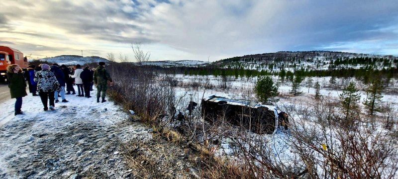 Пострадали 4 пассажира: рейсовый автобус перевернулся возле Мишуково