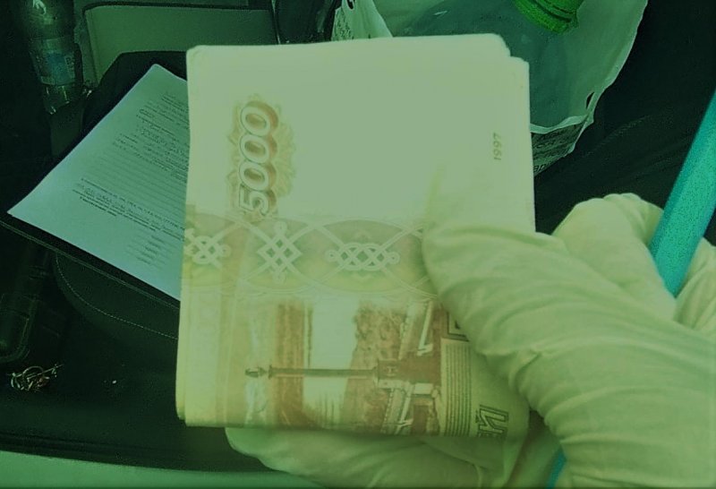 Пытался дать взятку сотрудникам ГИБДД: уголовное дело рассмотрит суд