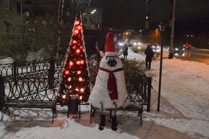 Украсить ёлки в фирменном стиле предлагают компаниям Мурманска