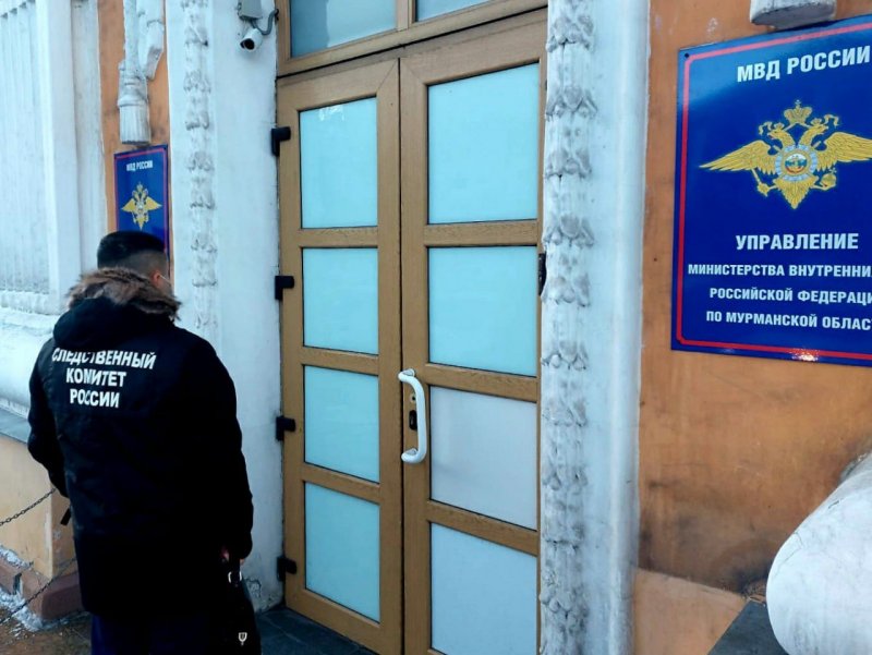 Торговца алкоголем за деньги "прикрывал" сотрудник УМВД в Мурманске