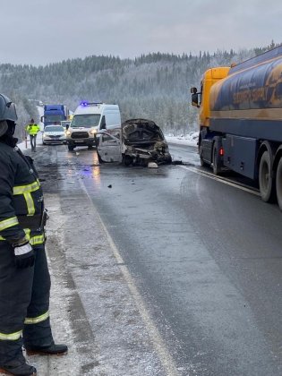 Опасный обгон стал причиной аварии с горящими машинами под Кильдинстроем