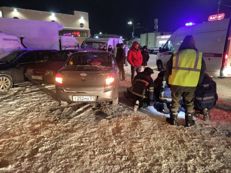 Водителю стало плохо за рулем: авто врезалось в машины в Коле