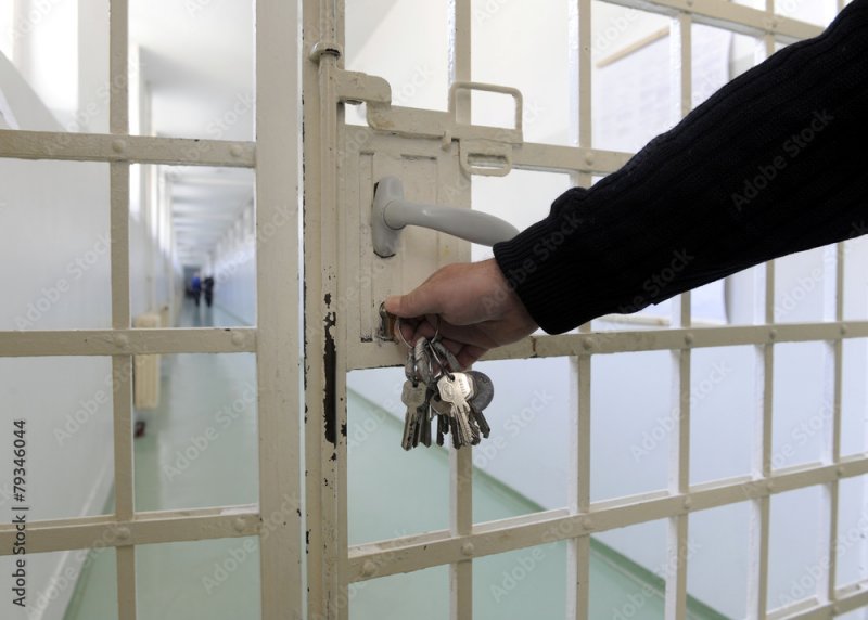 За шесть краж больше трех лет проведет в колонии житель Снежногорска