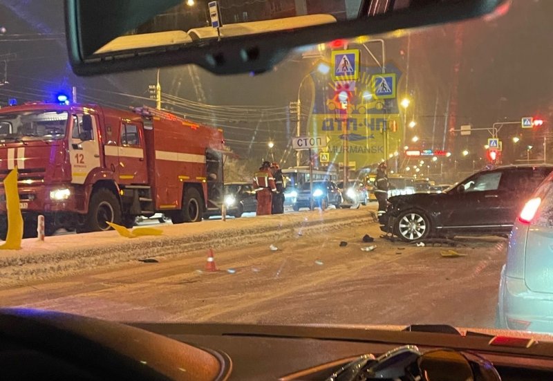 Большая пробка из-за серьезной аварии в «Первомайке» Мурманска
