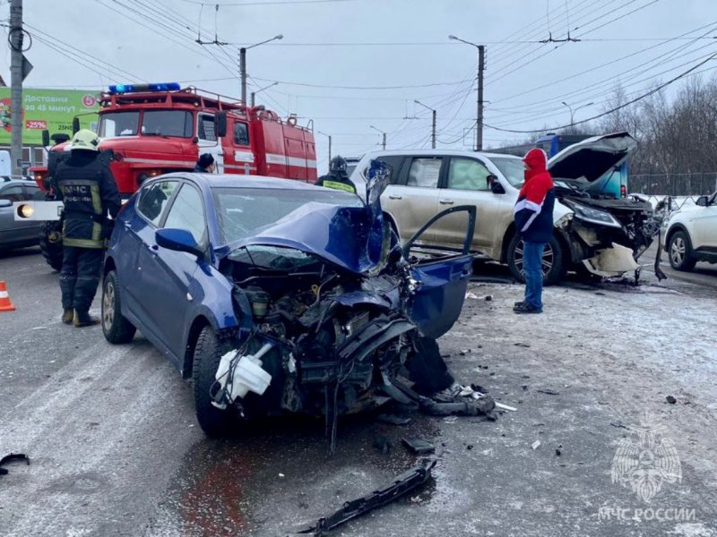 В больницу увезли троих пострадавших в аварии в Мурманске