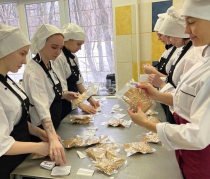 Сублимированные супы бойцам в зону СВО отправили студенты Мурманска