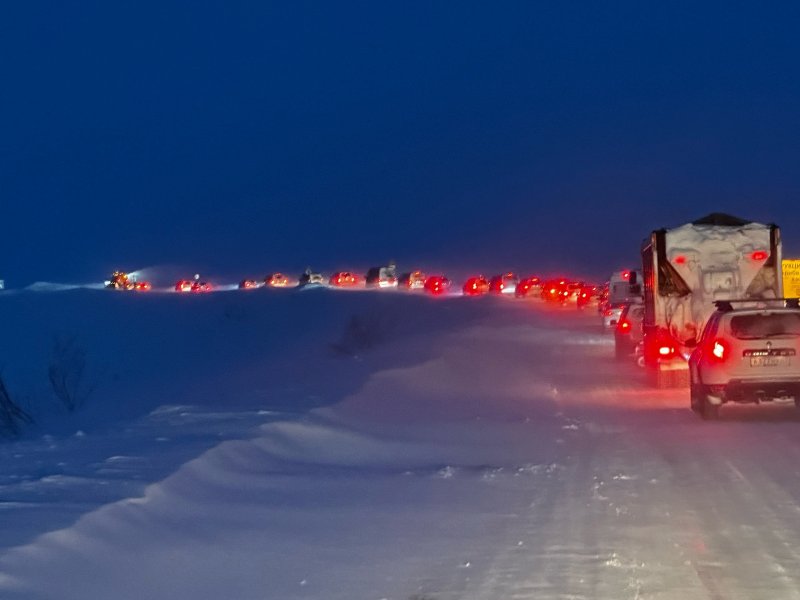 Сегодня проведут колонной машины до Териберки