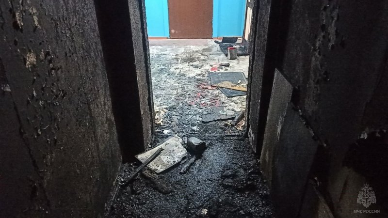 Из горящей квартиры спасли мужчину в Североморске