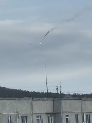Горящий военный самолет упал недалеко от Мончегорска
