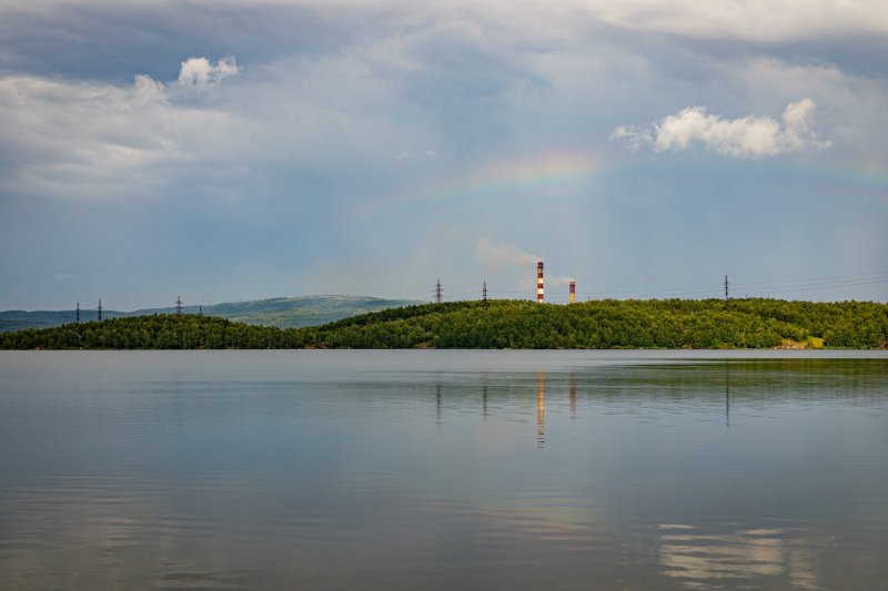 Сезон купания открыли мурманчане на озере Глубоком