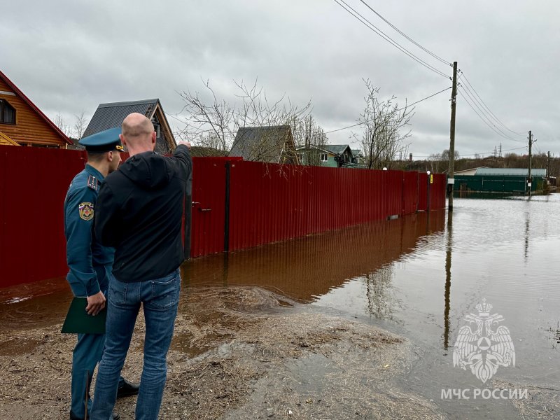 Подтопило 9 приусадебных участков на берегу реки Колы