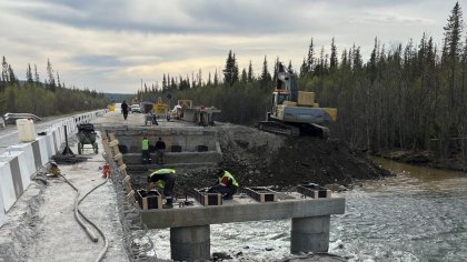 Реконструируют мост через реку Умболка