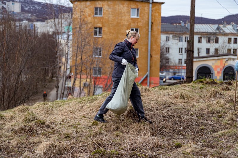 Масштабная уборка в городах Заполярья: 3 тысячи кубометров мусора вывезено