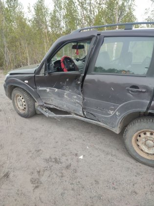 Двое пострадали в аварии с внедорожником и легковушкой в районе Кировска