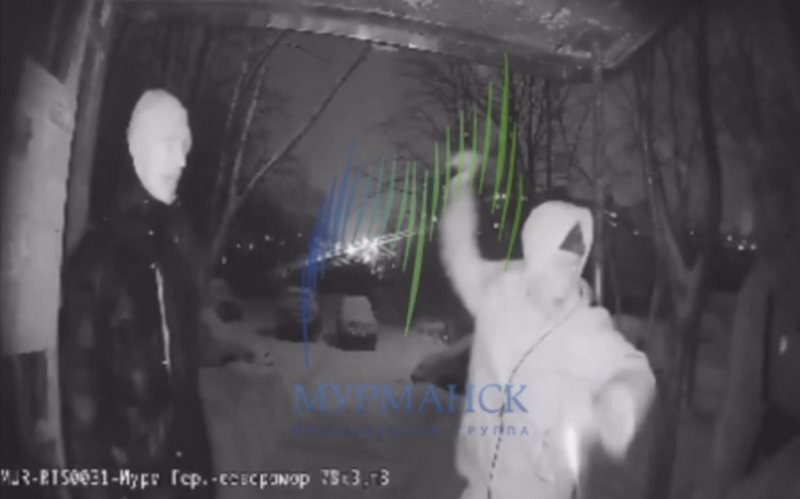 Известны имена жестоко избивших мурманчанина у подъезда дома