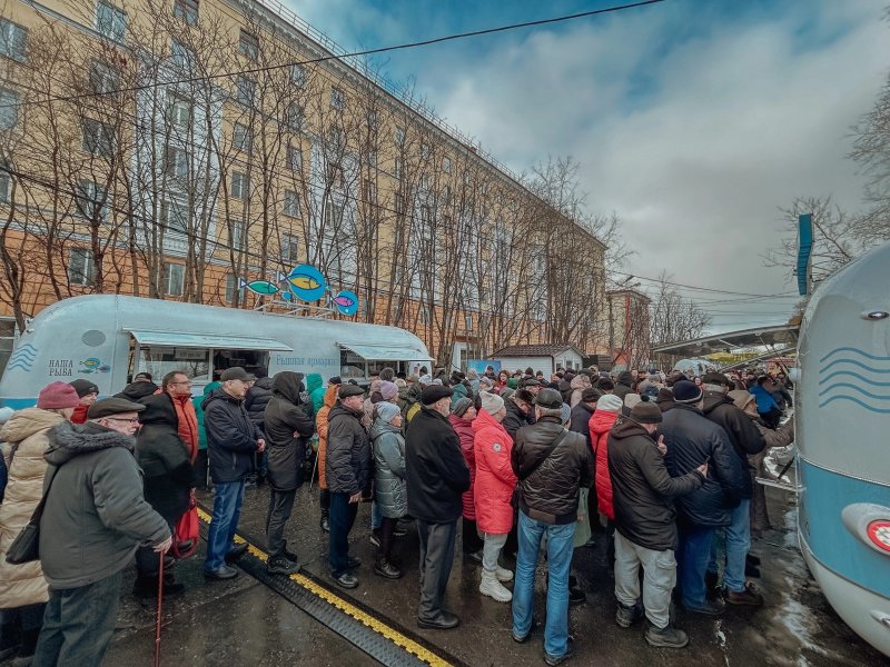 Мойвенный ажиотаж: работу ярмарки продлили в Мурманске