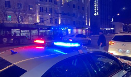 Соцсети: истекал кровью и умер в подъезде мужчина в Мурманске