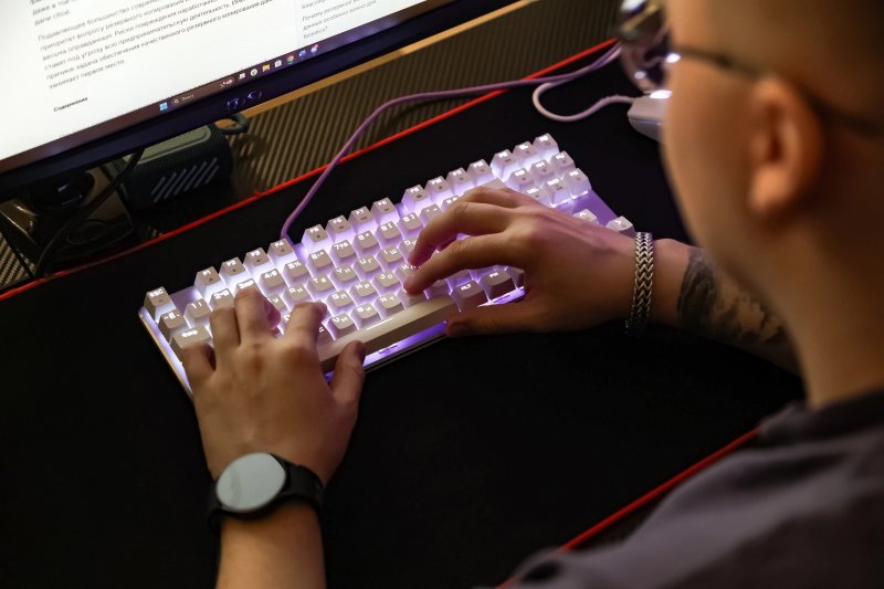 Прикидываются сотрудниками турфирм мошенники в Мурманской области