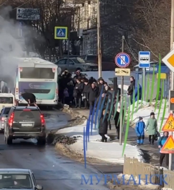 Известно, почему задымился автобус с пассажирами в Мурманске