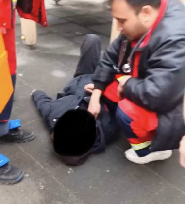Ребенок упал и сломал руку на детской площадке в Мурманске