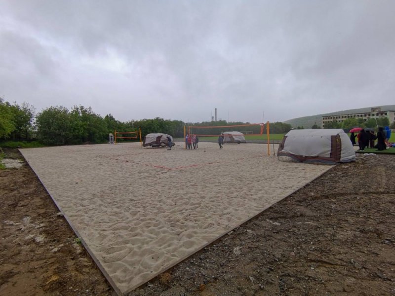 Площадки для пляжного волейбола открыли в Мурманске
