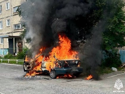 Из ревности спалил авто соперника житель Мурманска